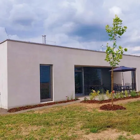 Villa Pasivni Dum Uprostred Louky